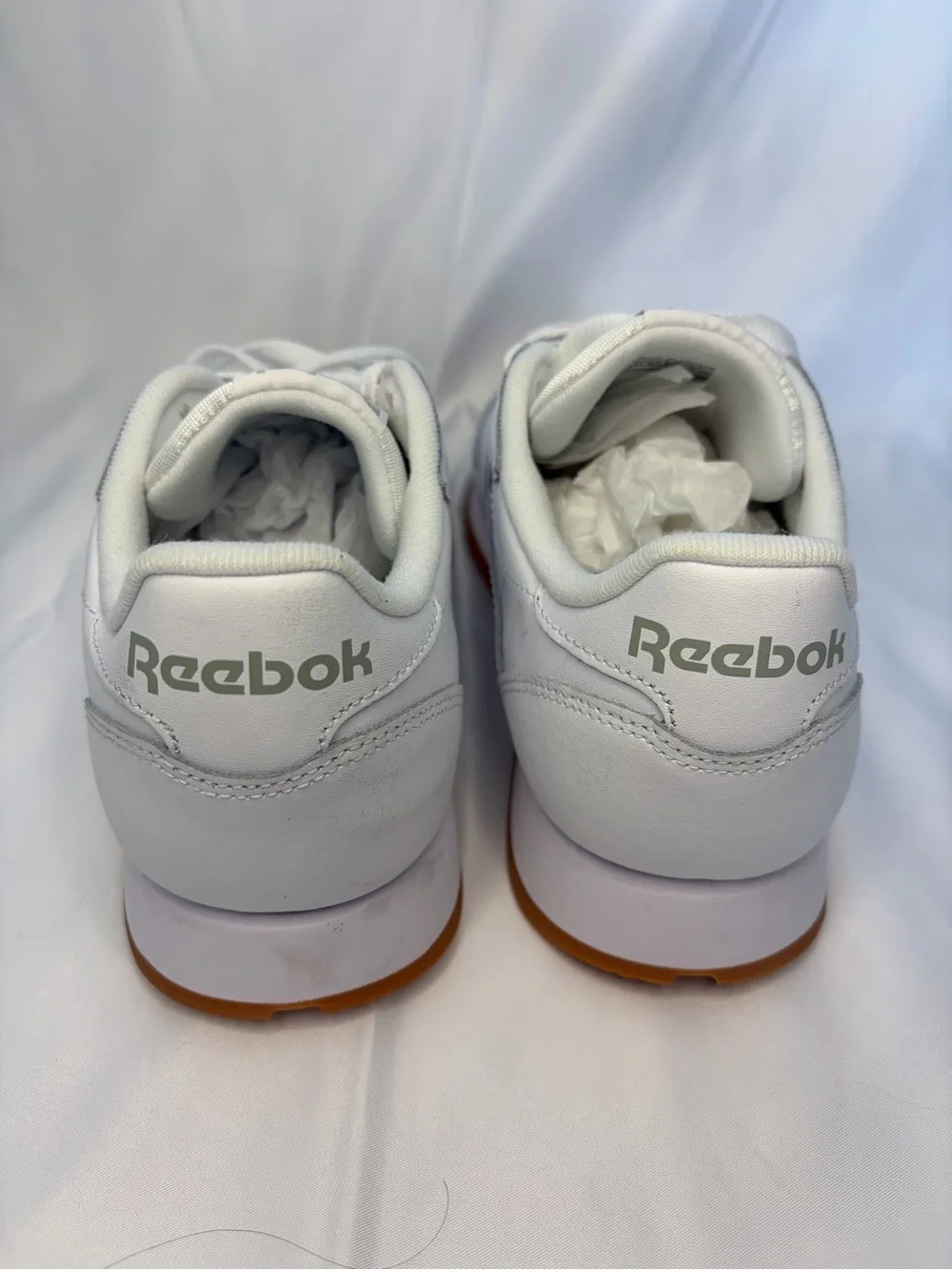 Reebok Classic White Leather Gum Sole Sneakers/Shoes Low-Top (US Women’s 11)
